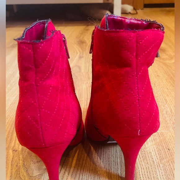 Me Too Ellen Women Sz 7 Suede Red Stiletto High Heel Slip On Ankle Boots E2 - Picture 3 of 4